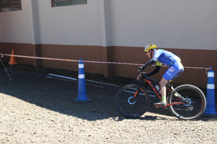 Atleta Juliano Ern - Foto Arthur Hoffmann 