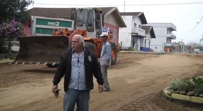 Prefeito acompanha obras de pavimentação do Centro em Atalanta