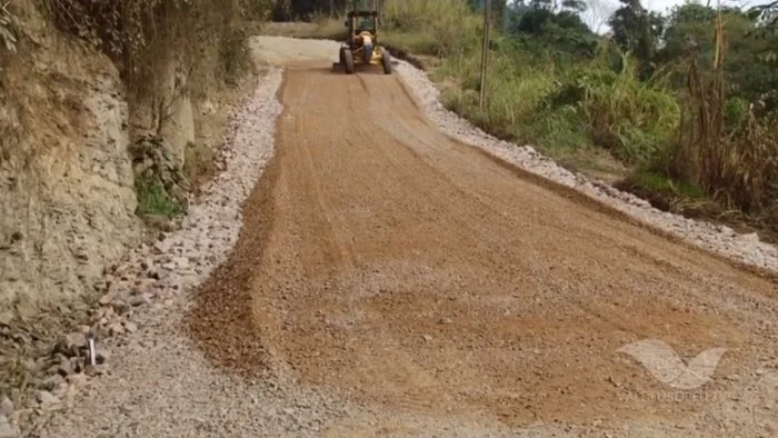 Serra dos Índios e rua Willy Bosse estão sendo pavimentadas em Presidente Getúlio
