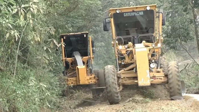 Agronômica realiza alargamento e macadamização nas estradas do interior