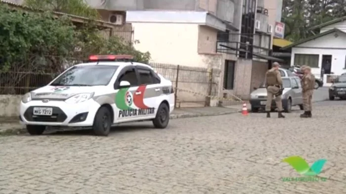 Policial rodoviário federal tem surto em Rio do Sul e atira contra PMs