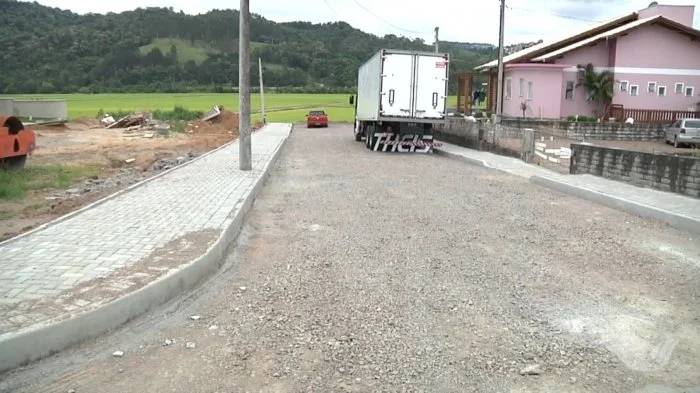 Rua José Arnoldo dos Santos está sendo asfaltada em Agronômica