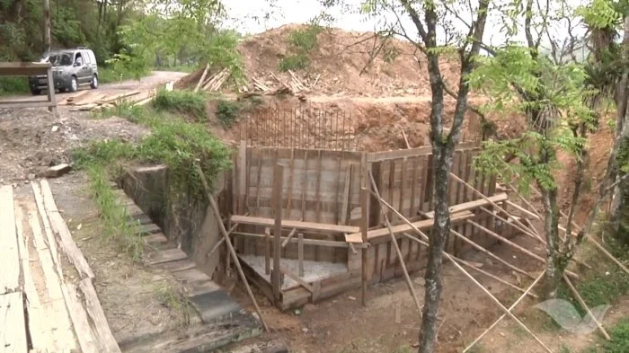 Ponte está em construção na comunidade São Luiz em Salete