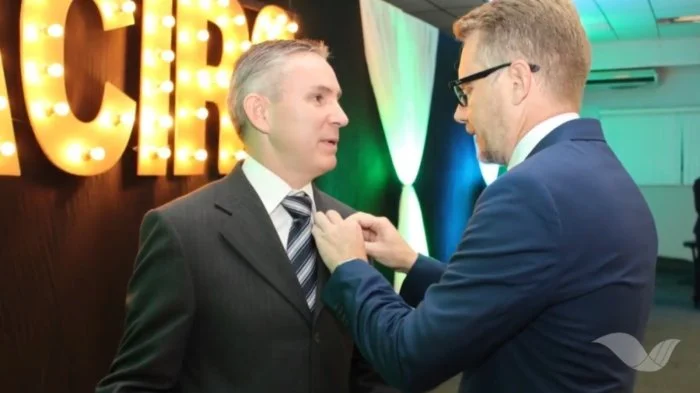 Eduardo Schroeder assume como presidente da ACIRS