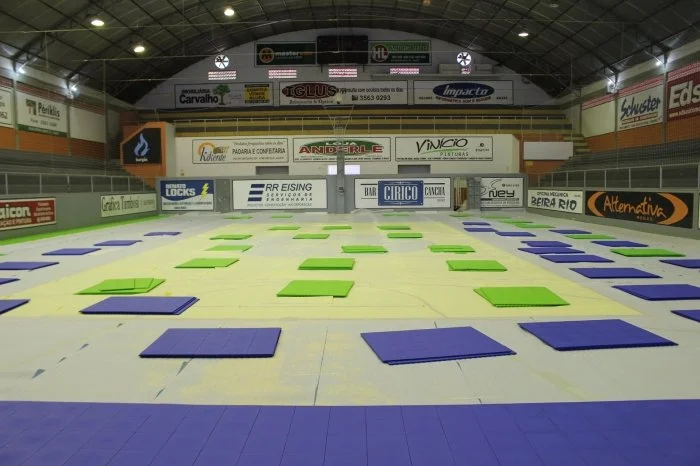 Ginásio Municipal de Salete recebe novo piso modular