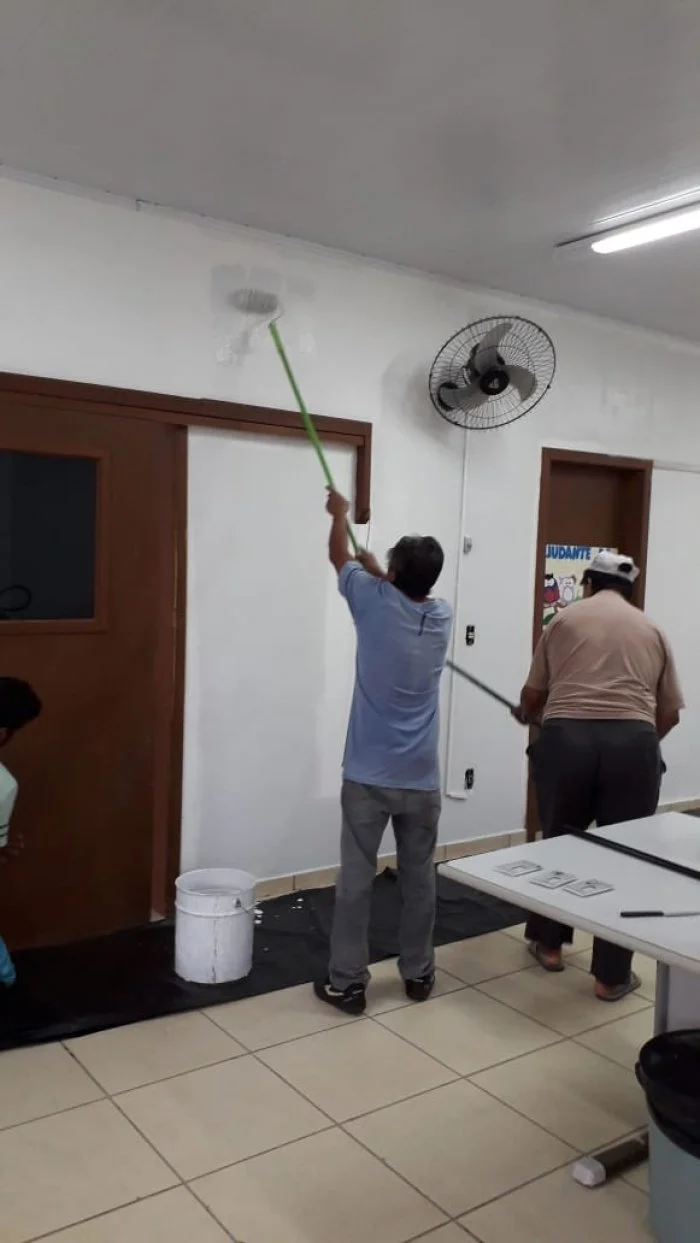 Seades inicia curso de pintura de obras em Rio do Sul