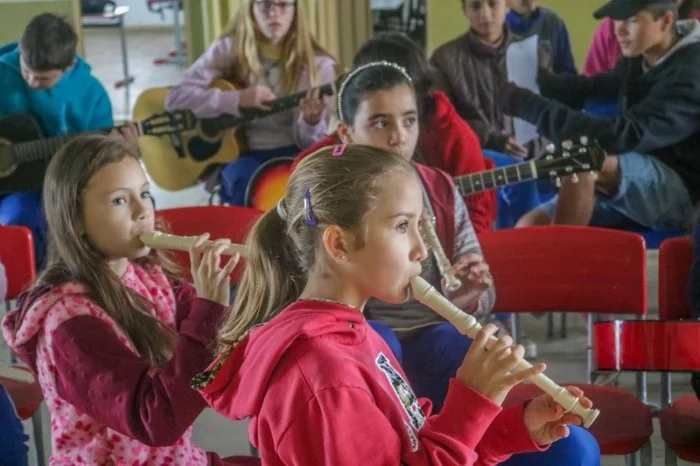 Escola de Santa Maria conta agora com aulas de música em Rio do Campo