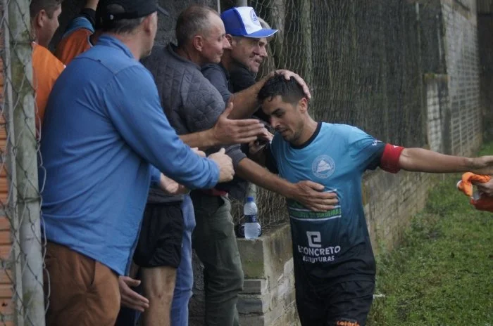 Rodada da LRF tem goleada de 12 a 2 e média de 5 gols por jogo