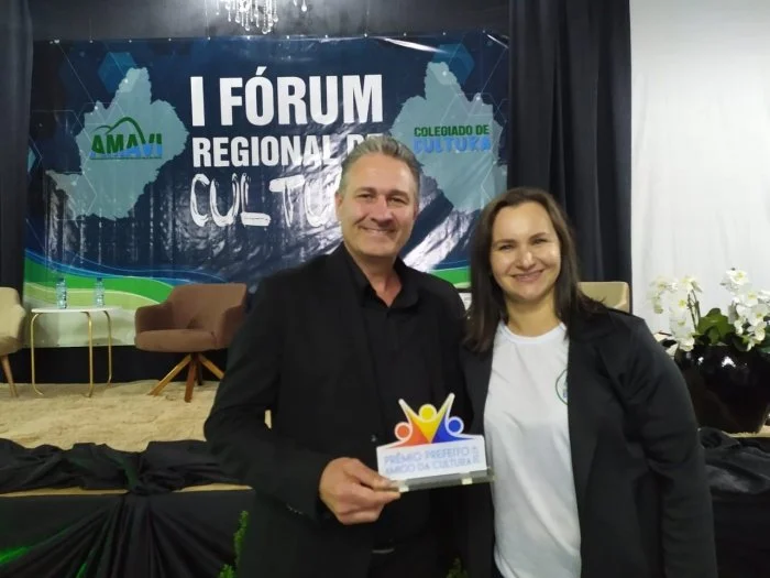 Prefeito de Taió recebe Prêmio Prefeito Amigo da Cultura
