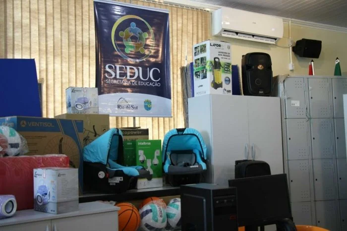 Seduc entrega R$ 136 mil de equipamentos às unidades escolares em Rio do Sul