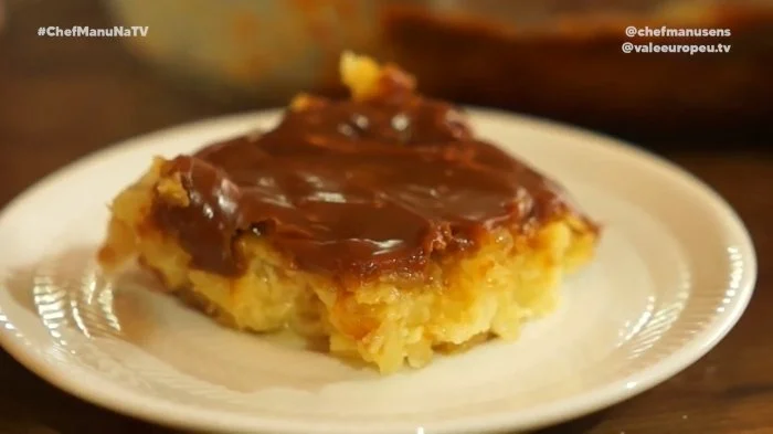 Bolo de Aipim com cobertura de Doce de Leite!